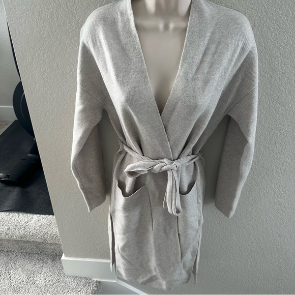 Aritzia Wilfred
Belize Cardigan 100% wool - Picture 4 of 12